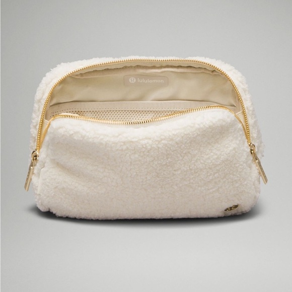 Lululemon Large Everywhere Belt Bag 2L - Fleece White Opal/ Gold NWT - Picture 3 of 8